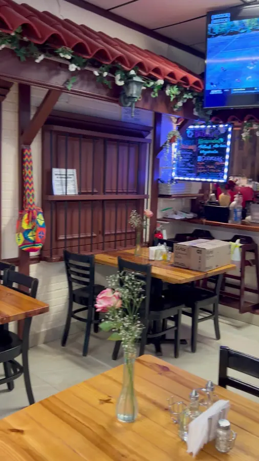Mesa puesta, esperando